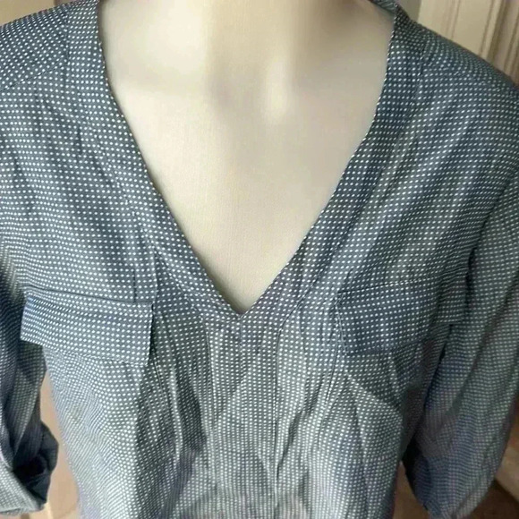 Size M pullover light blue and white polka dot blouse from Express - Picture 2 of 7